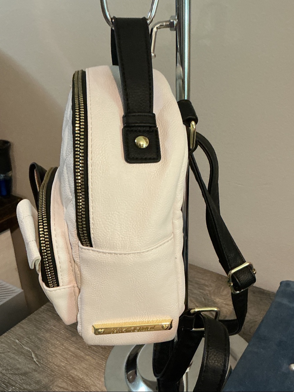 Betsey Johnson Luv Dog Puppy White Black Quilted Mini Backpack EUC 6x8x3 - Picture 4 of 7